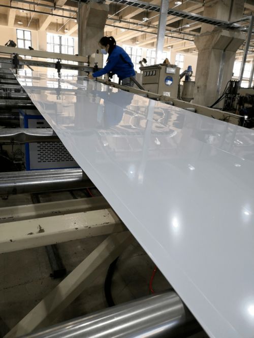 春節假期,他們依然奮戰在生產一線